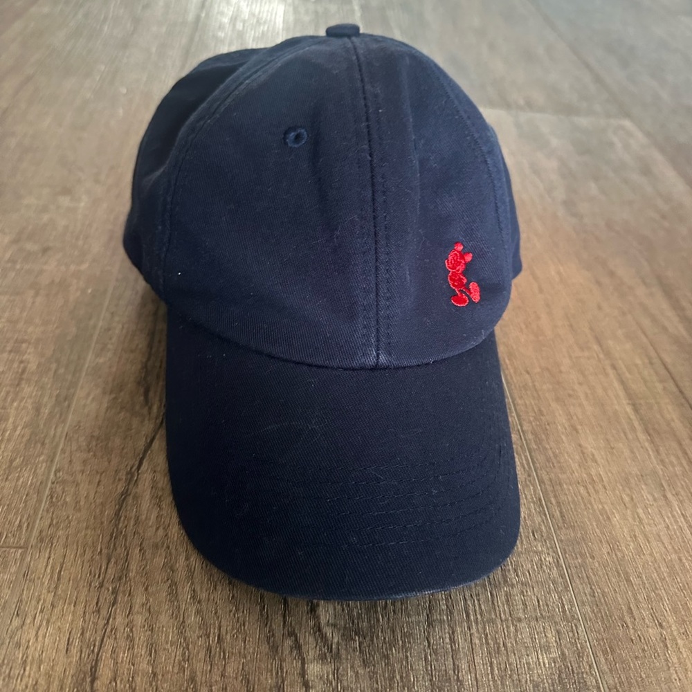 Disney Mickey baseball cap.